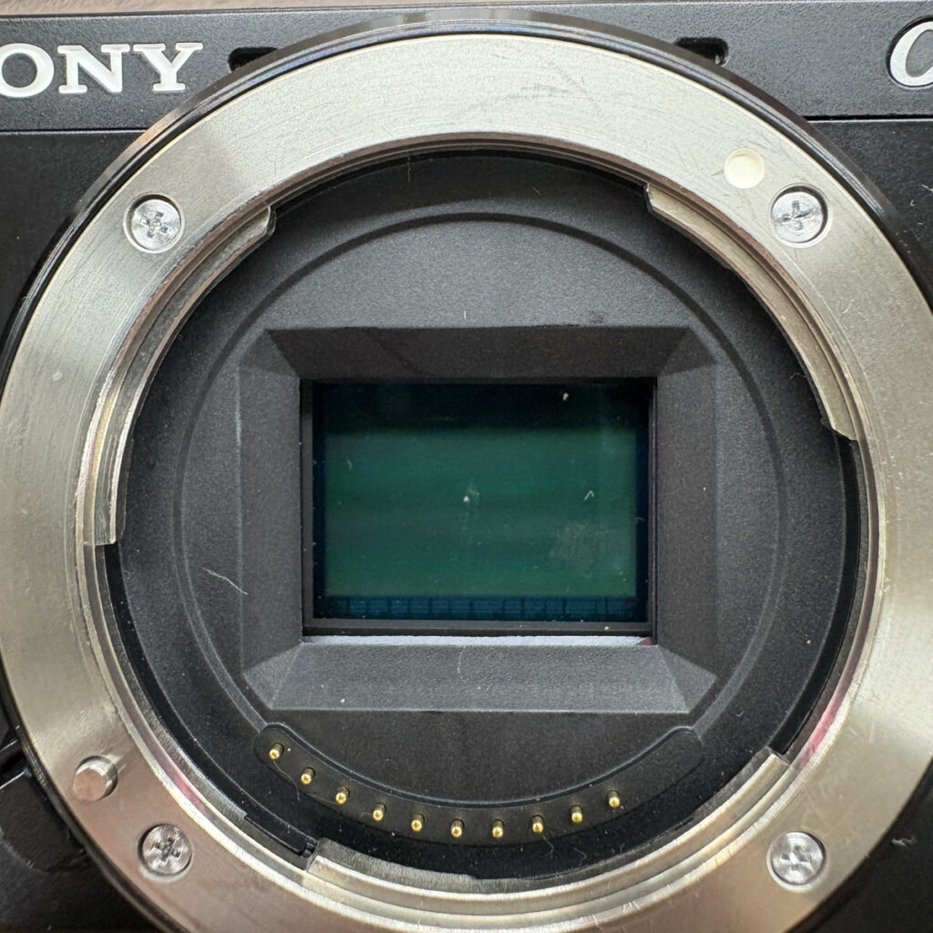 SONY α6100センサー部汚れ