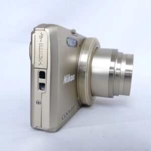 レンズを繰り出したNikon COOLPIX S7000の側面外観