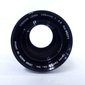 Canon Lens 135mm F3.5 Lマウントの前面銘板と前玉