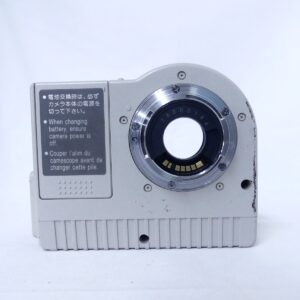 Canon EOS ADAPTER VLのマウント面と電池室注意書きが見える正面外観