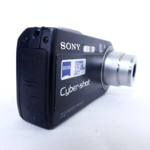 SONY Cyber-shot DSC-P150 ブラックの正面斜め外観