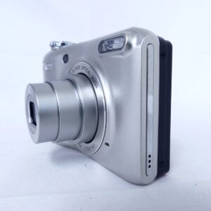 レンズを繰り出したNikon COOLPIX L28の前面外観