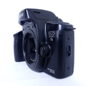 Canon EOS 1000S QUARTZ DATE ボディ前面とEFマウント部