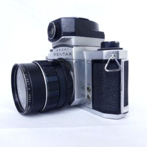 ASAHI PENTAXロゴとAuto-Takumar 55mm F1.8が見える斜め前からの外観