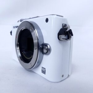 OLYMPUS PEN Lite E-PL3の前面とマイクロフォーサーズマウント部