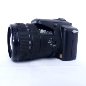 LUMIX DMC-FZ30の側面に見える12x optical zoom表記とフォーカス切替部