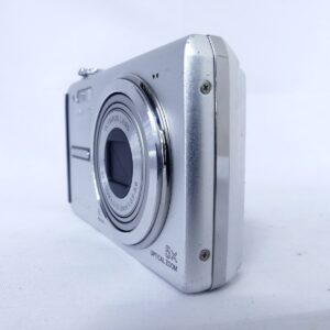 OLYMPUS FE-330 シルバーの前面、沈胴式ズームレンズ周辺の外観