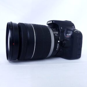Canon EOS Kiss X7とEF-S 18-200mm ISの右前方からの外観