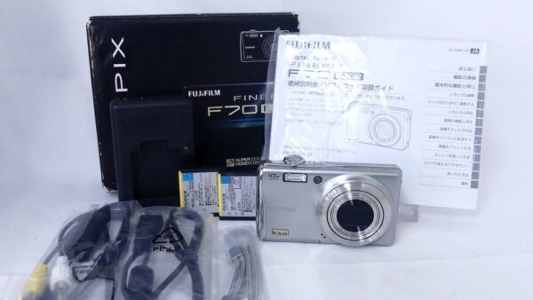 FUJIFILM FinePix F70EXR シルバー 通電確認のみ現状品を買取しました