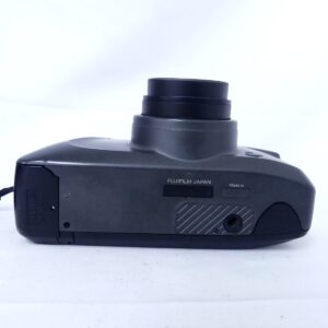 FUJIFILM ZOOM CARDIA SUPER 115 MRの底面側外観、三脚穴とFUJIFILM JAPAN表記