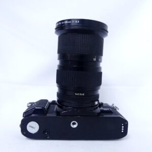 Canon A-1の底面側とFD 35-105mm F3.5を上向きにした外観