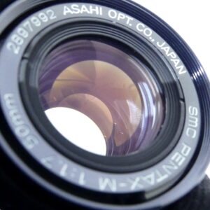 前玉と銘板を拡大したsmc PENTAX-M 50mm F1.7