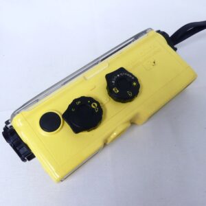 MINOLTA WEATHERMATIC A上面の黒い操作ダイヤルとシャッターボタン