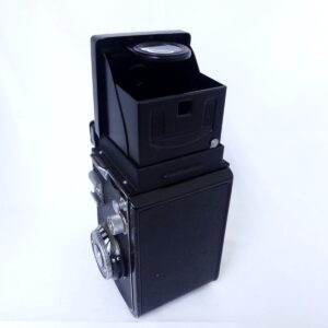 ウエストレベルファインダーを開いたMinolta AUTOCORD