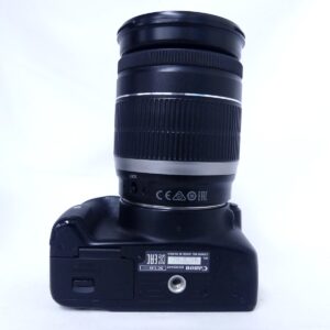 Canon EOS Kiss X7とEF-S 18-200mm ISを底面側から見た外観